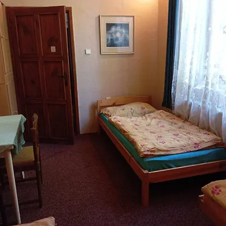ゲストハウス Stara Skola - Triluzkovy V Pohodli A Klidu Cakova