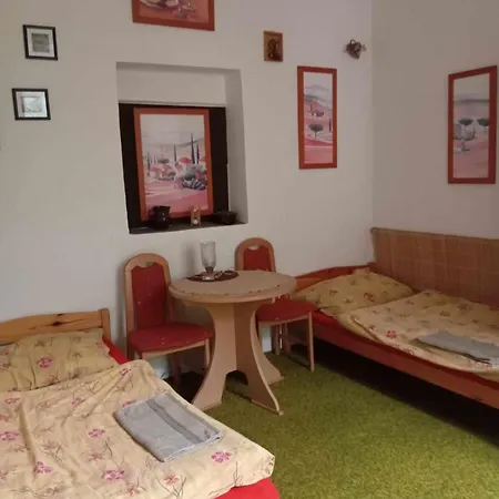 Stara Skola - Triluzkovy V Pohodli A Klidu Cakova